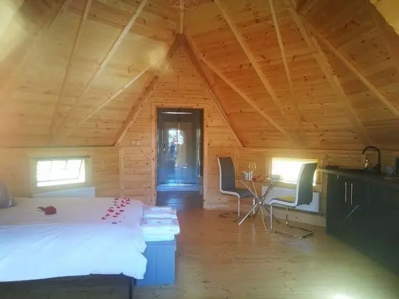 Kulübe, Banyolu/Duşlu