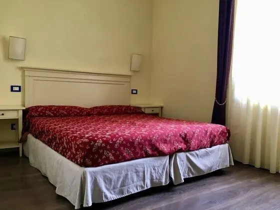 Tek Büyük veya İki Ayrı Yataklı Oda, Göl Manzaralı