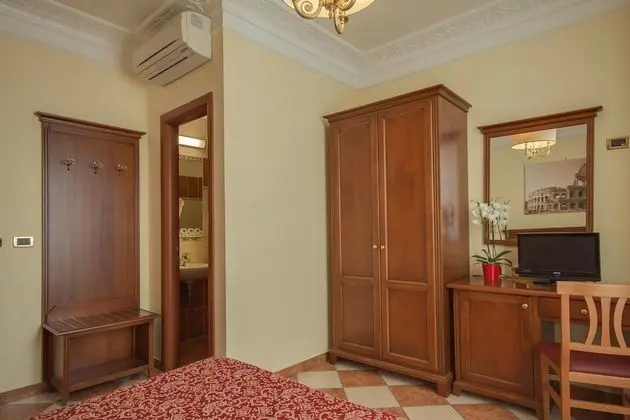 Üç Kişilik Oda