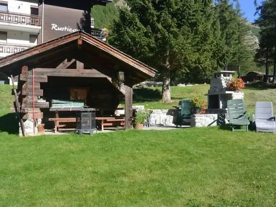 Ev