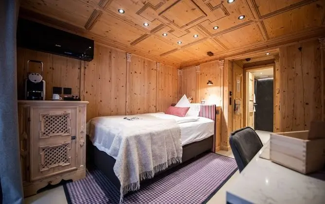 Single Room Chalet Style