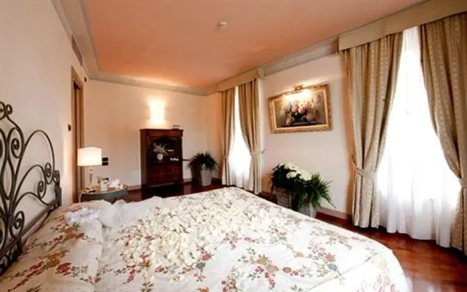 Deluxe Tek Büyük veya İki Ayrı Yataklı Oda, Göl Manzaralı