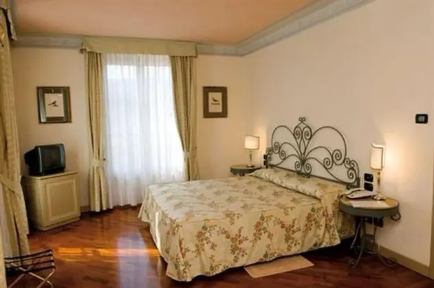 Deluxe Tek Büyük veya İki Ayrı Yataklı Oda, Göl Manzaralı