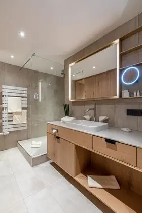 Junior Süit, Balkon, Nehir Manzaralı (Haselbach)