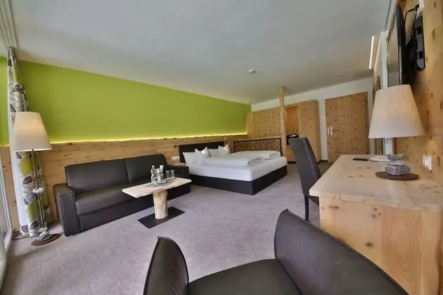 Junior Süit, Göl Manzaralı