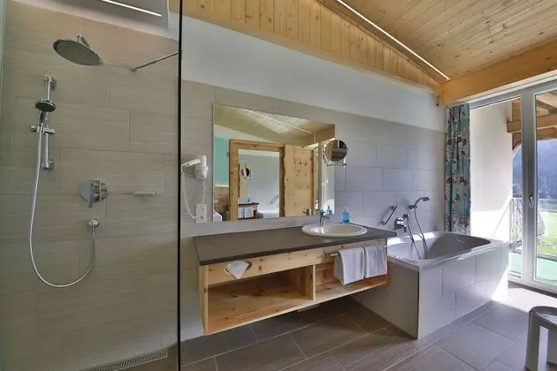 Junior Süit, Göl Manzaralı