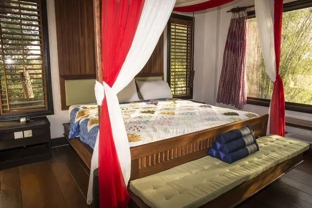 Deluxe Tek Büyük Yataklı Oda, Göl Manzaralı