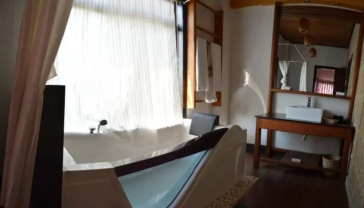 Deluxe Tek Büyük Yataklı Oda, Göl Manzaralı