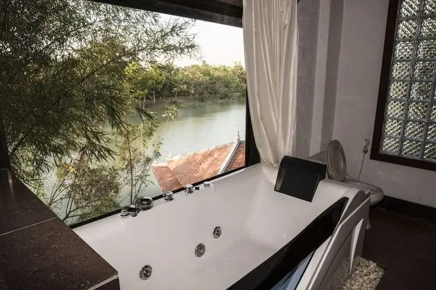 Deluxe Tek Büyük Yataklı Oda, Göl Manzaralı