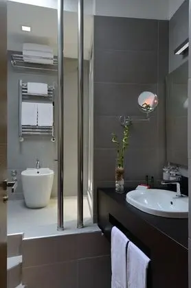 Büyük Yataklı Tek Kişilik Oda