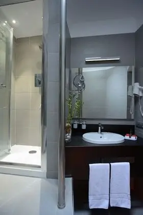 Büyük Yataklı Tek Kişilik Oda