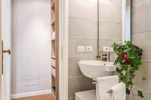 Apart Daire, 2 Yatak Odası, 2 Banyolu (Via di Grotta Pinta, 10 - Int. 3)