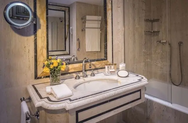 Deluxe Room, 2 Twin Beds, Rome View (Premium Rome View)