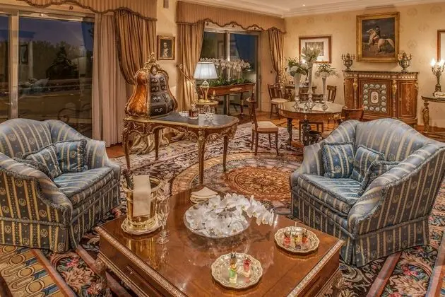 Signature Suite, 1 King Bed (Napoleon Suite