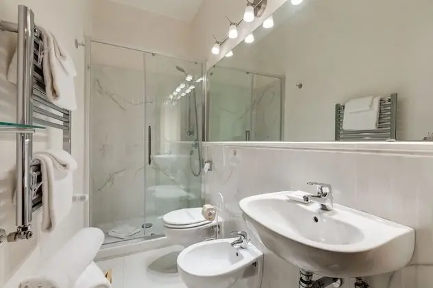 Tek Büyük Yataklı Oda, Balkon (Alessandra)