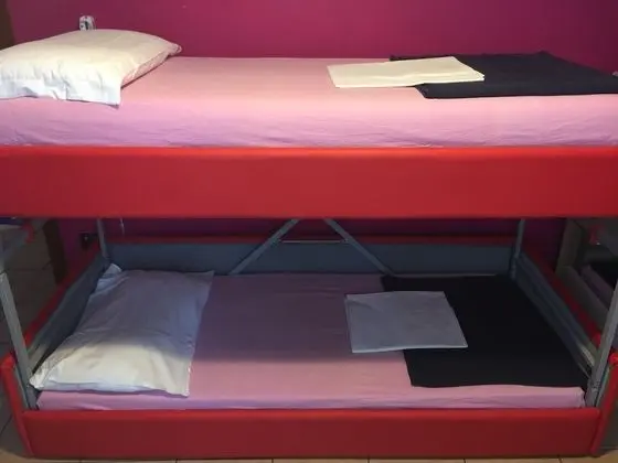 Ortak Ranzalı Oda, Karma Ranzalı Oda, Ortak Banyo (6 Dorm)