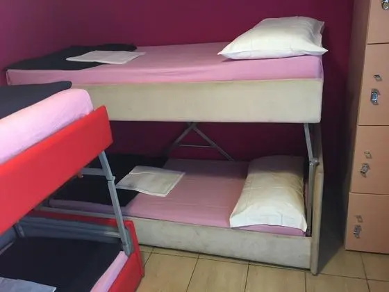 Ortak Ranzalı Oda, Karma Ranzalı Oda, Ortak Banyo (6 Dorm)