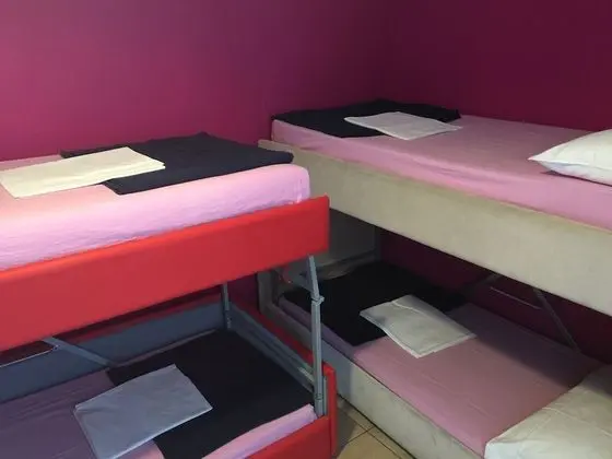 Ortak Ranzalı Oda, Karma Ranzalı Oda, Ortak Banyo (6 Dorm)