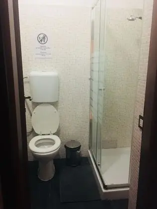 Ortak Ranzalı Oda, Karma Ranzalı Oda, Ortak Banyo (6 Dorm)