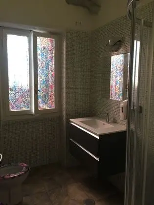 Ortak Ranzalı Oda, Karma Ranzalı Oda, Ortak Banyo (6 Dorm)