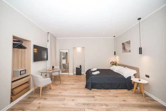 Dört Kişilik Oda, Ek Bina