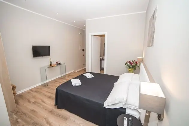 Dört Kişilik Oda, Ek Bina