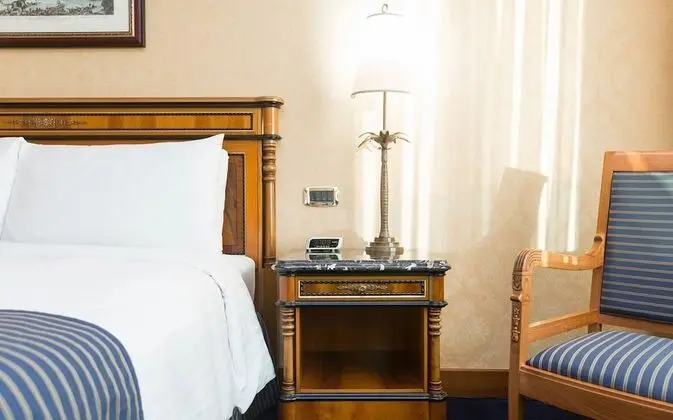 Deluxe Oda, 1 En Büyük (King) Boy Yatak