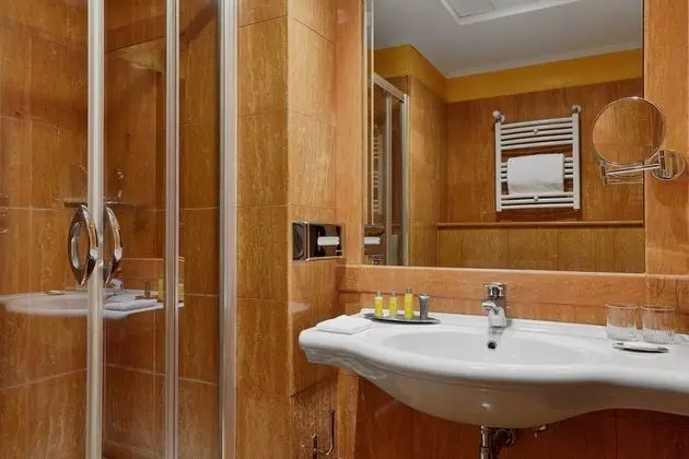 Deluxe Oda, 1 En Büyük (King) Boy Yatak