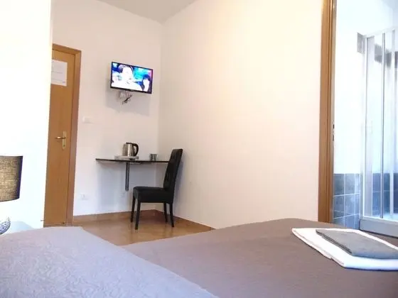 Büyük Yataklı Tek Kişilik Oda