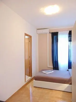 Büyük Yataklı Tek Kişilik Oda