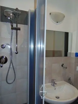 Büyük Yataklı Tek Kişilik Oda