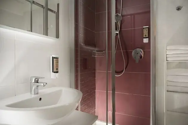 Dört Kişilik Oda, Özel Banyo