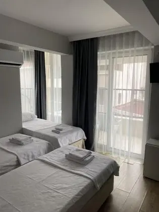 Standart Üç Kişilik Oda, Deniz veya Kara Manzaralı