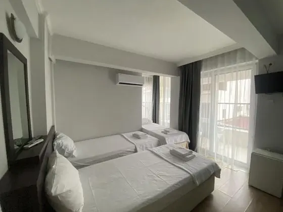 Standart Üç Kişilik Oda, Deniz veya Kara Manzaralı