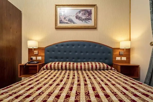 Büyük Yataklı Tek Kişilik Oda