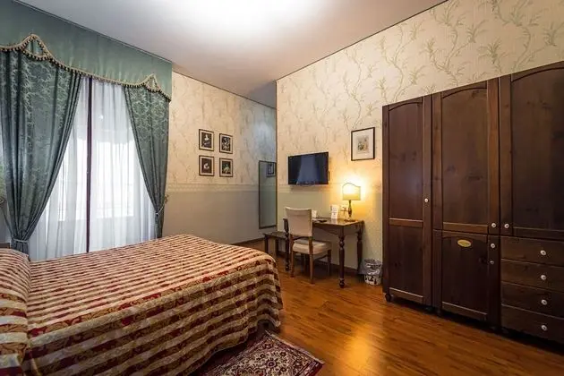 Büyük Yataklı Tek Kişilik Oda