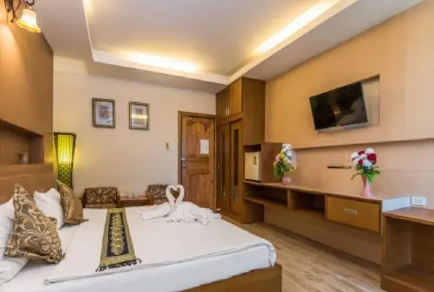 Luxury Tek Büyük Yataklı Oda, 1 En Büyük (King) Boy Yatak, Sigara İçilmez, Havuz Manzaralı