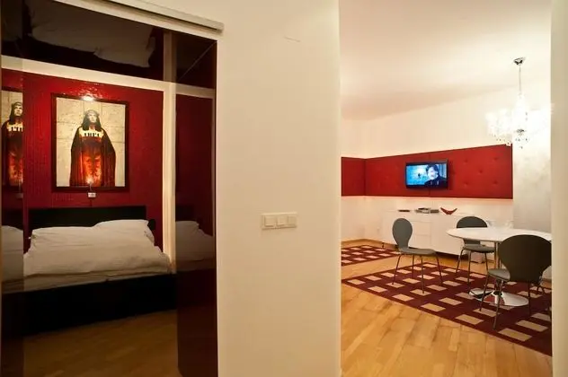 City Apart Daire, Avlu