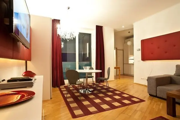 City Apart Daire, Avlu