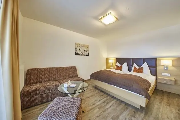 Family Oda, Balkon, Ek Bina