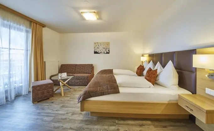 Family Oda, Balkon, Ek Bina