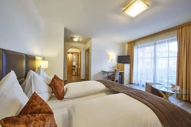 Family Oda, Balkon, Ek Bina