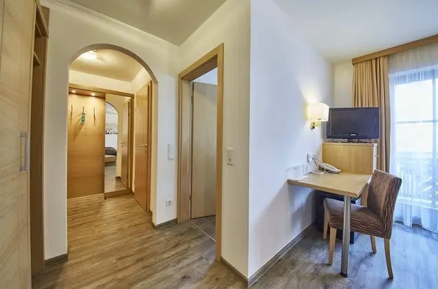 Family Oda, Balkon, Ek Bina