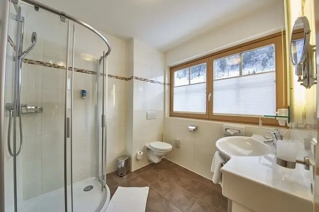 Family Oda, Balkon, Ek Bina