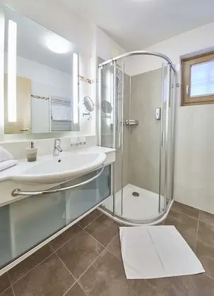 Family Oda, Balkon, Ek Bina