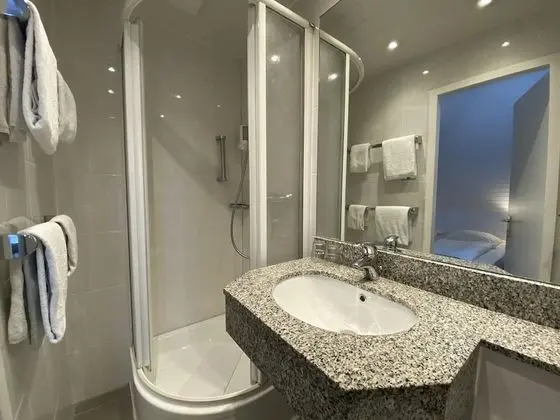 Comfort Tek Büyük Yataklı Oda (A)