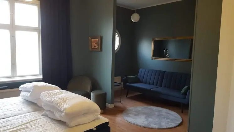 Tek Büyük veya İki Ayrı Yataklı Oda, Ortak Banyo