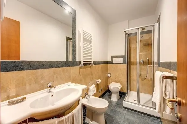 Büyük Yataklı Tek Kişilik Oda