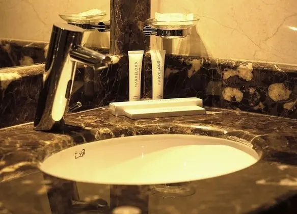 Traditional Tek Büyük veya İki Ayrı Yataklı Oda