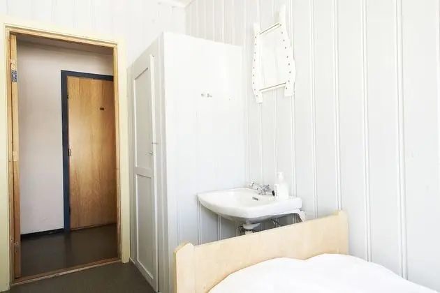 İki Ayrı Yataklı Oda, Ortak Banyo